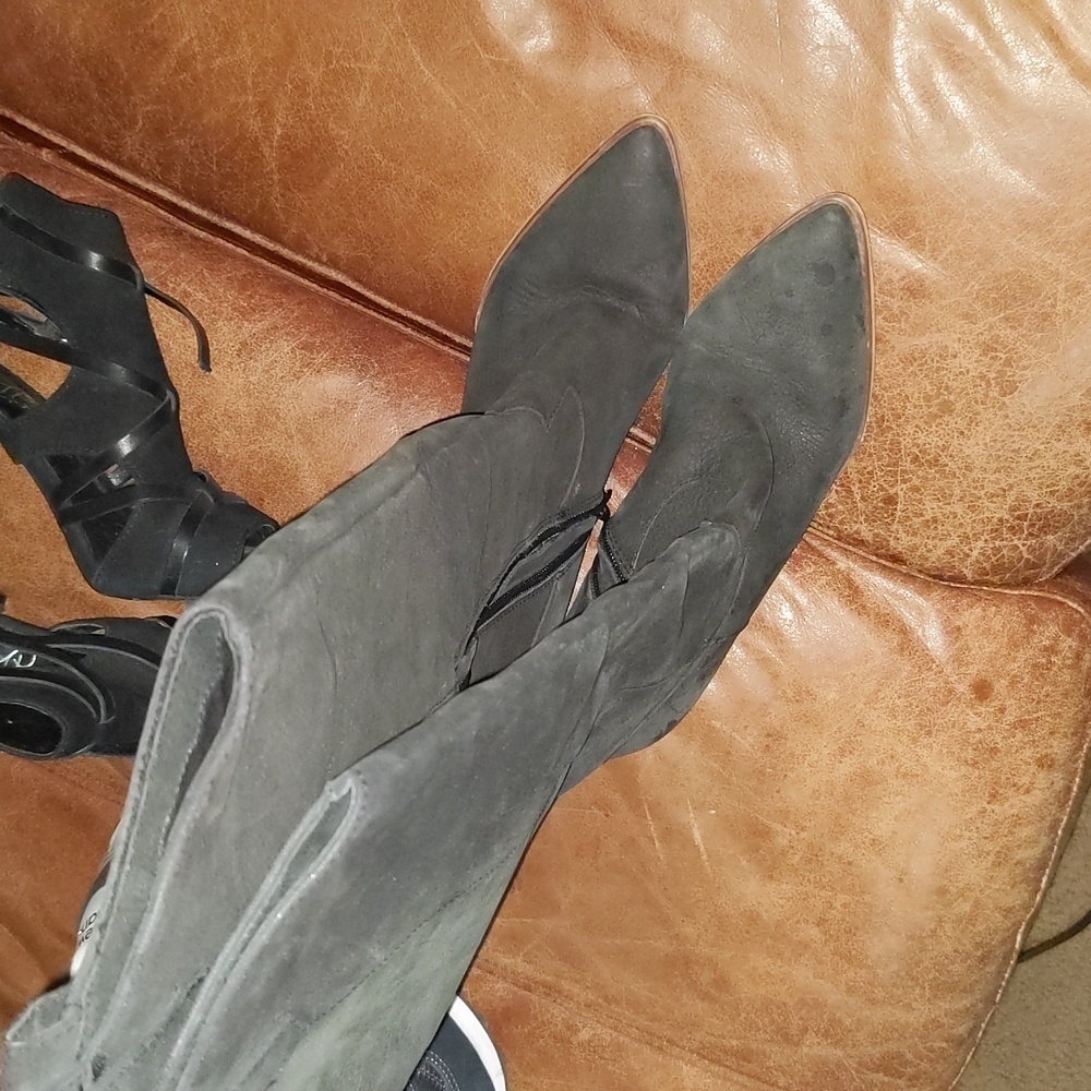 5 and 1/2 and size 6 women's shoes